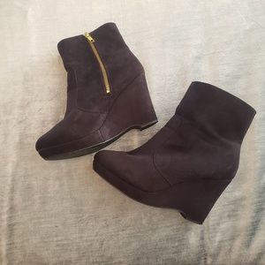 Black wedged ankle boots